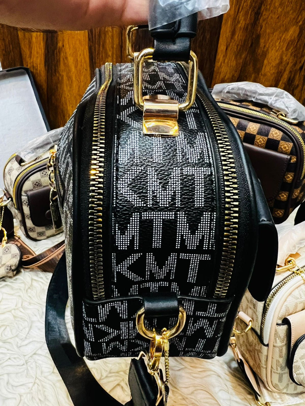 Victoria Crossbody