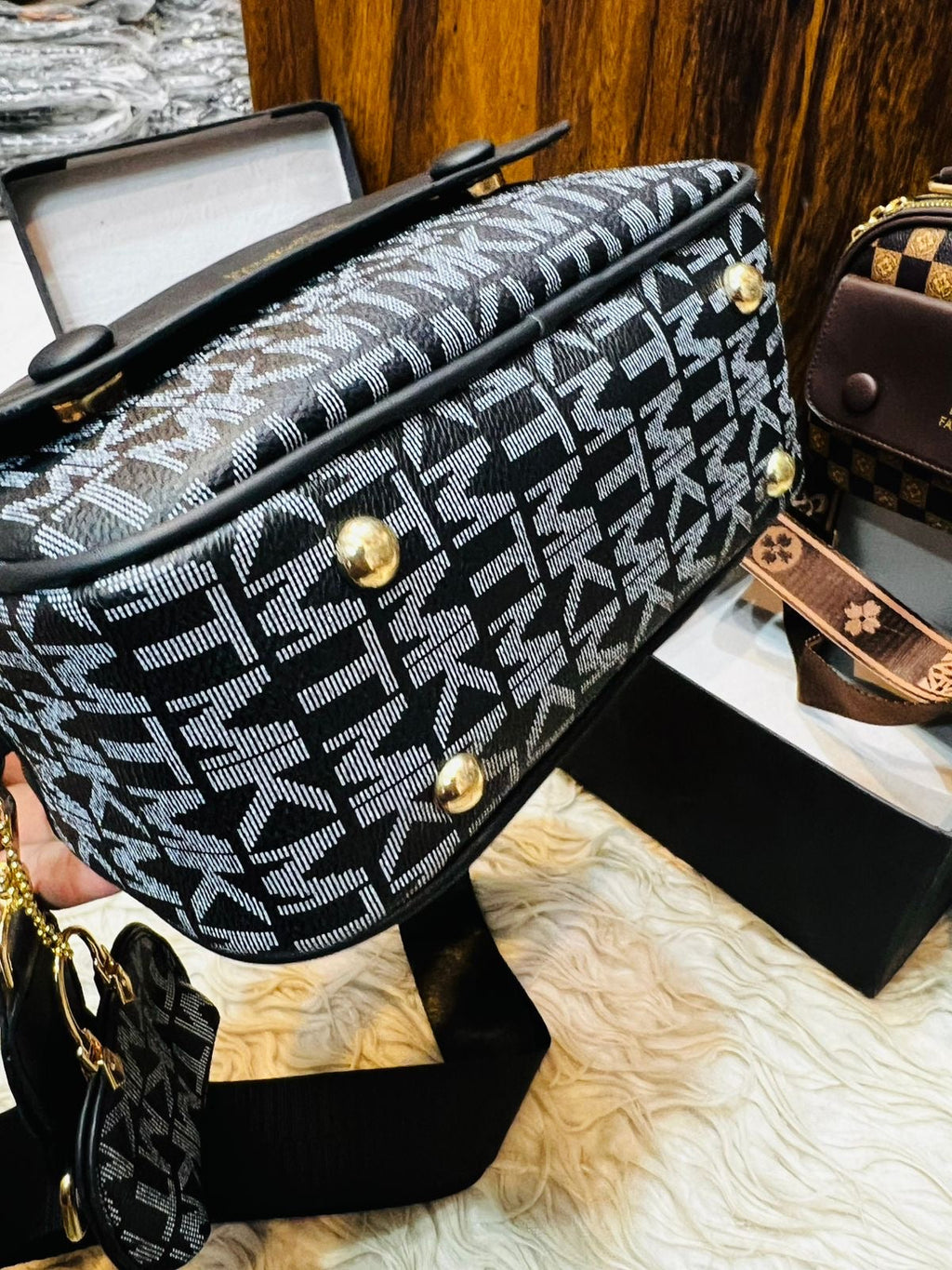 Victoria Crossbody